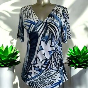 🎁💟Petite Blue  and White Blouse